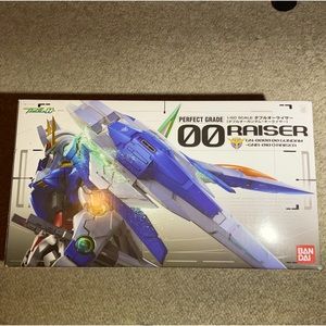 BNIB 1/60 PG GN-0000 00 Raiser Gundam Model Kit Bandai Perfect Grade